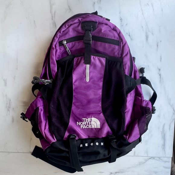 The North Face Recon Backpack hard to find Purple/Great Condition**minor flaw** - Picture 3 of 11